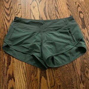 Juniors cute olive shorts.